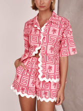 Traje informal de vacaciones con estampado botánico de verano y cuello camisero